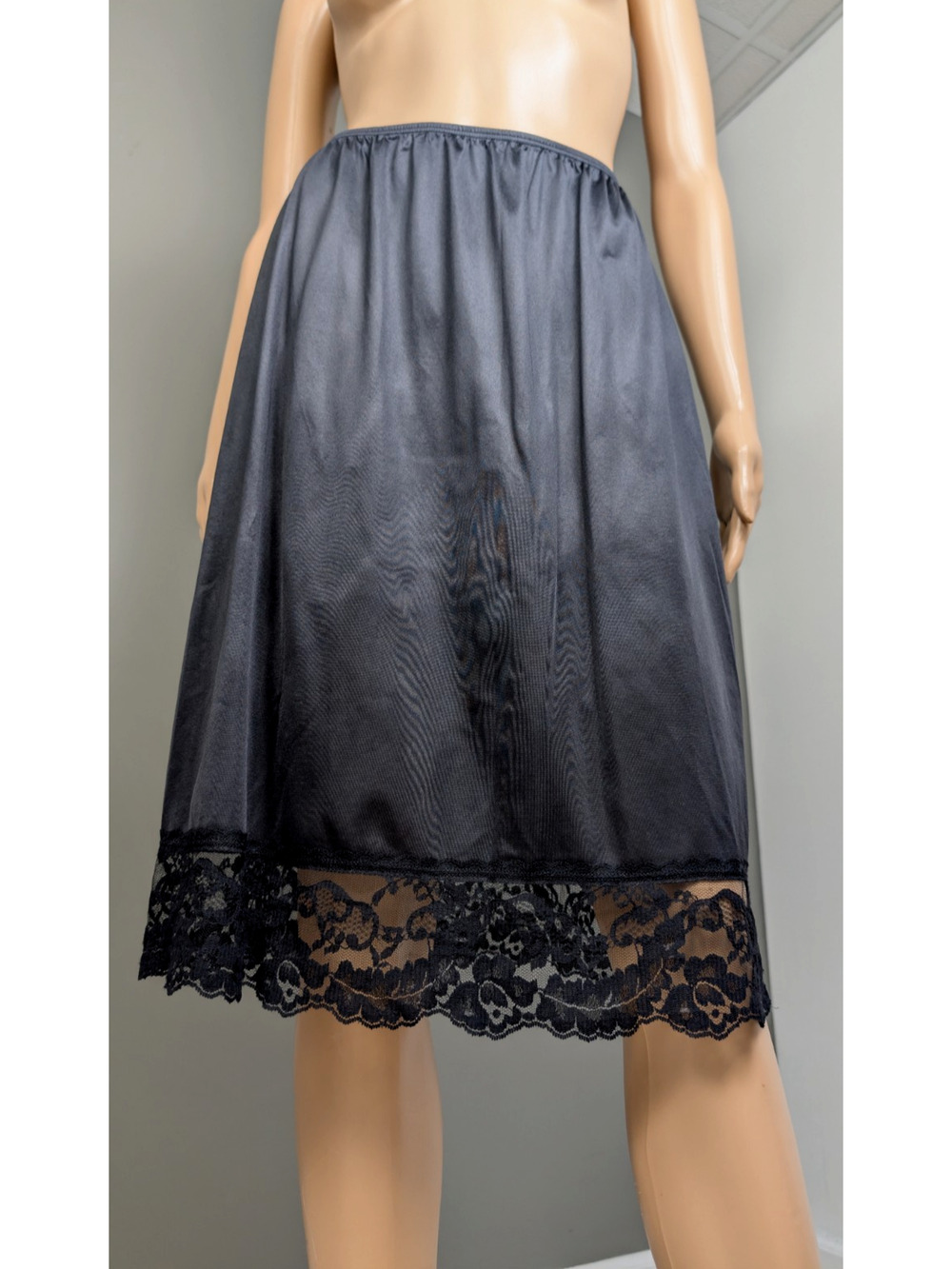 Vintage Vassarette Half Slip Skirt Black Size Large Wide Lace Semi Sheer 11-105
